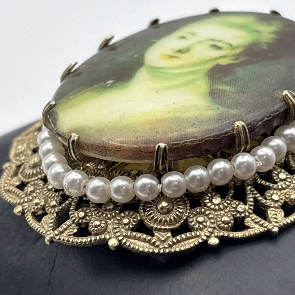 Vintage Painted Filigree Pendant West Germany Gold Tone Beaded 2.25
